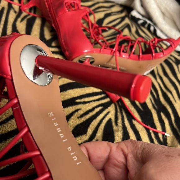 GIANNI. BINI.  Have.  2 pairs. 8 and. 7.  Only. Today 20 dollars - Picture 8 of 8